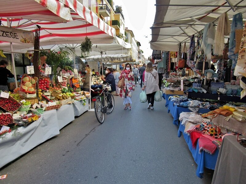 girando per il mercato